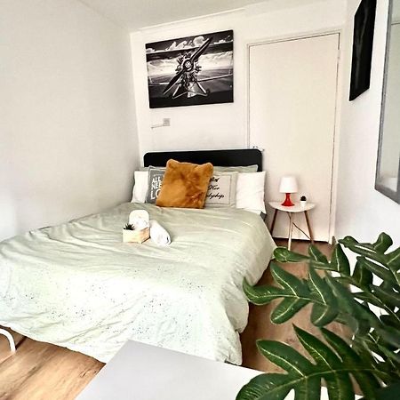 لندن Private Bedrooms In A Flat! Home Away From Home! Shared Bathroom المظهر الخارجي الصورة
