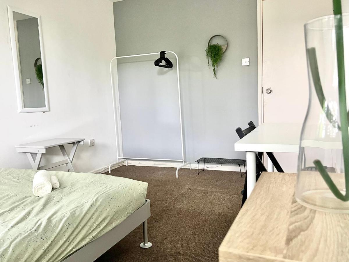 لندن Private Bedrooms In A Flat! Home Away From Home! Shared Bathroom المظهر الخارجي الصورة