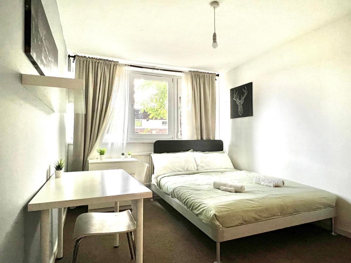 لندن Private Bedrooms In A Flat! Home Away From Home! Shared Bathroom المظهر الخارجي الصورة