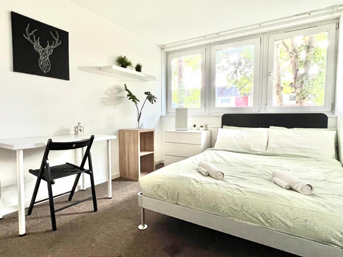 لندن Private Bedrooms In A Flat! Home Away From Home! Shared Bathroom المظهر الخارجي الصورة