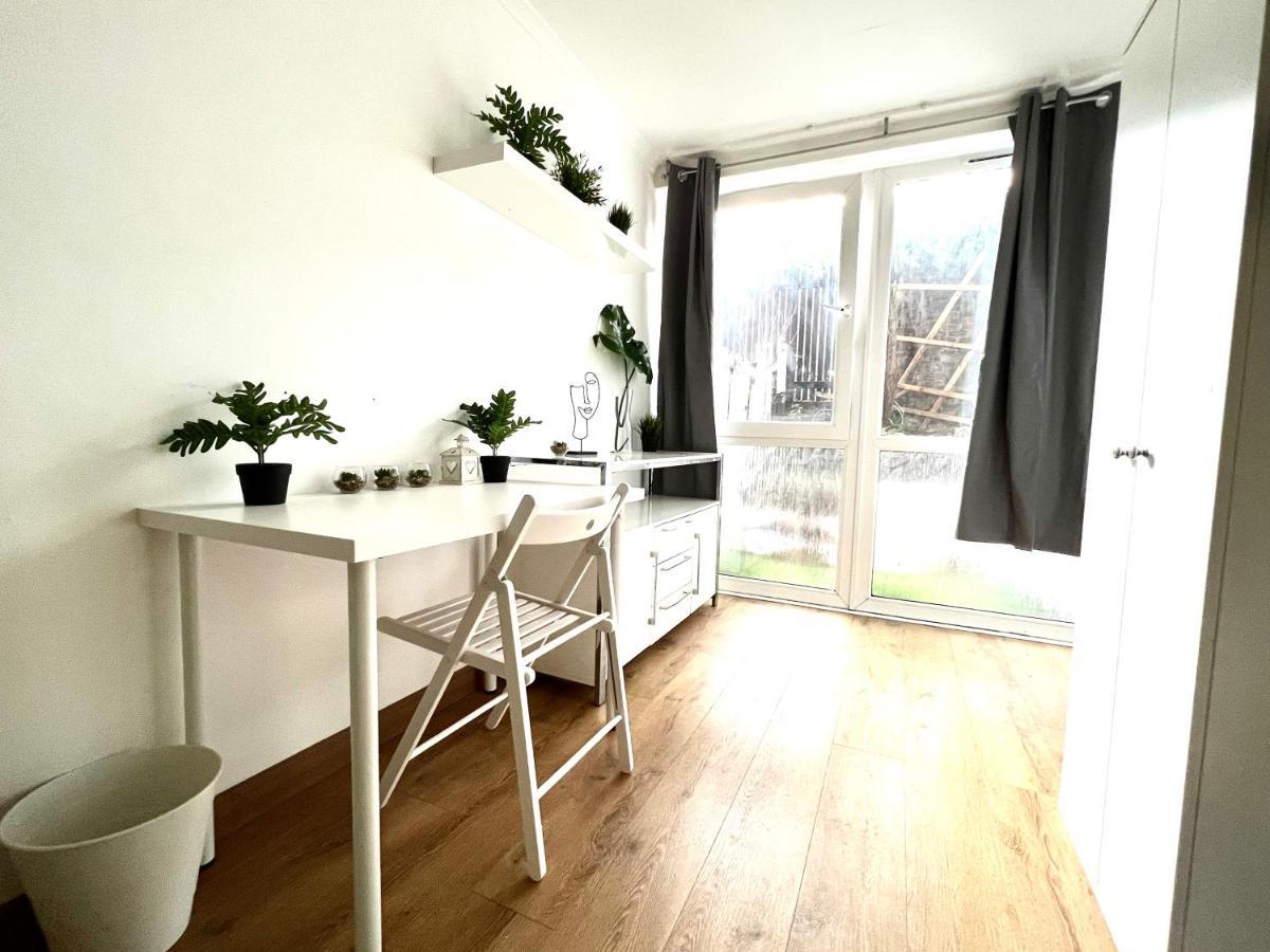 لندن Private Bedrooms In A Flat! Home Away From Home! Shared Bathroom المظهر الخارجي الصورة